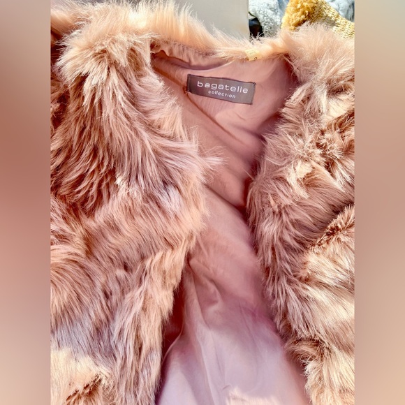 Blush pink size SMALL faux fur vest excellent condition!!! - Picture 3 of 11